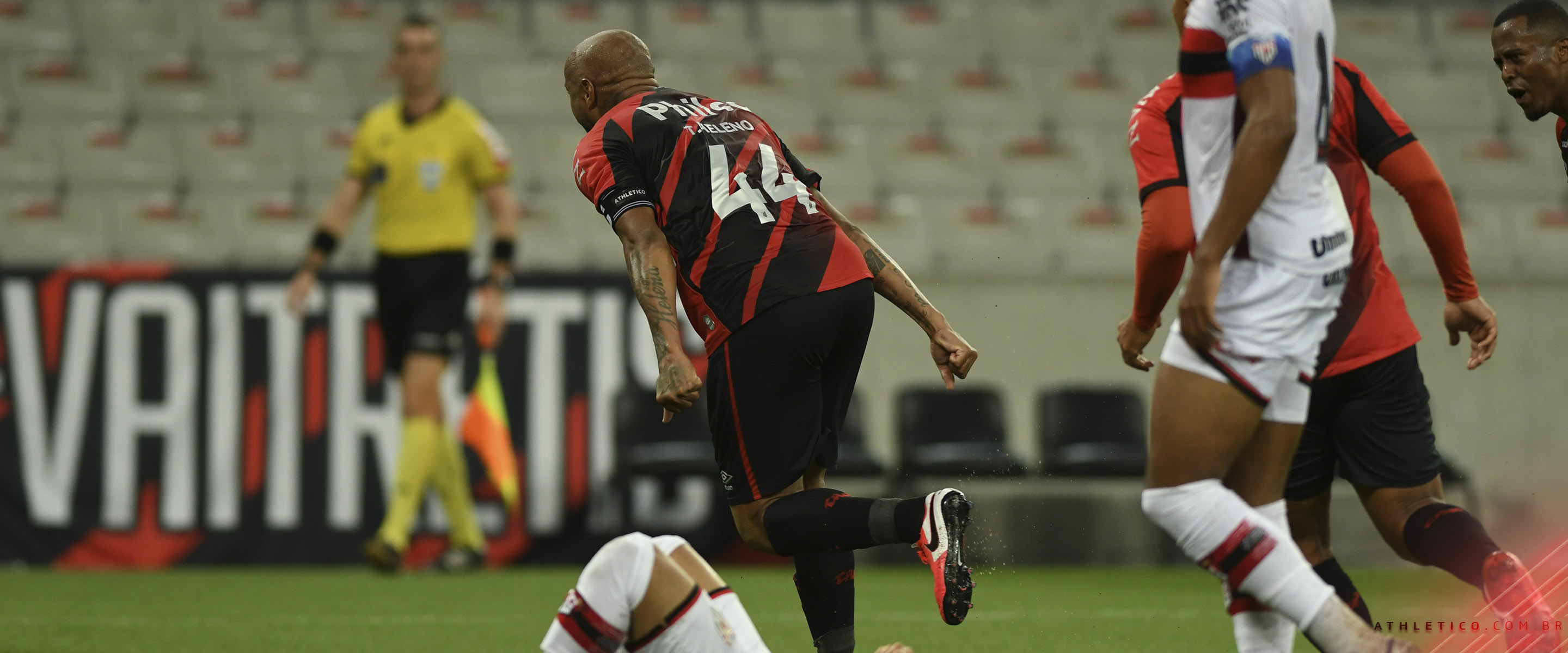 Athletico Paranaense Site Oficial Thiago Heleno Jogos O