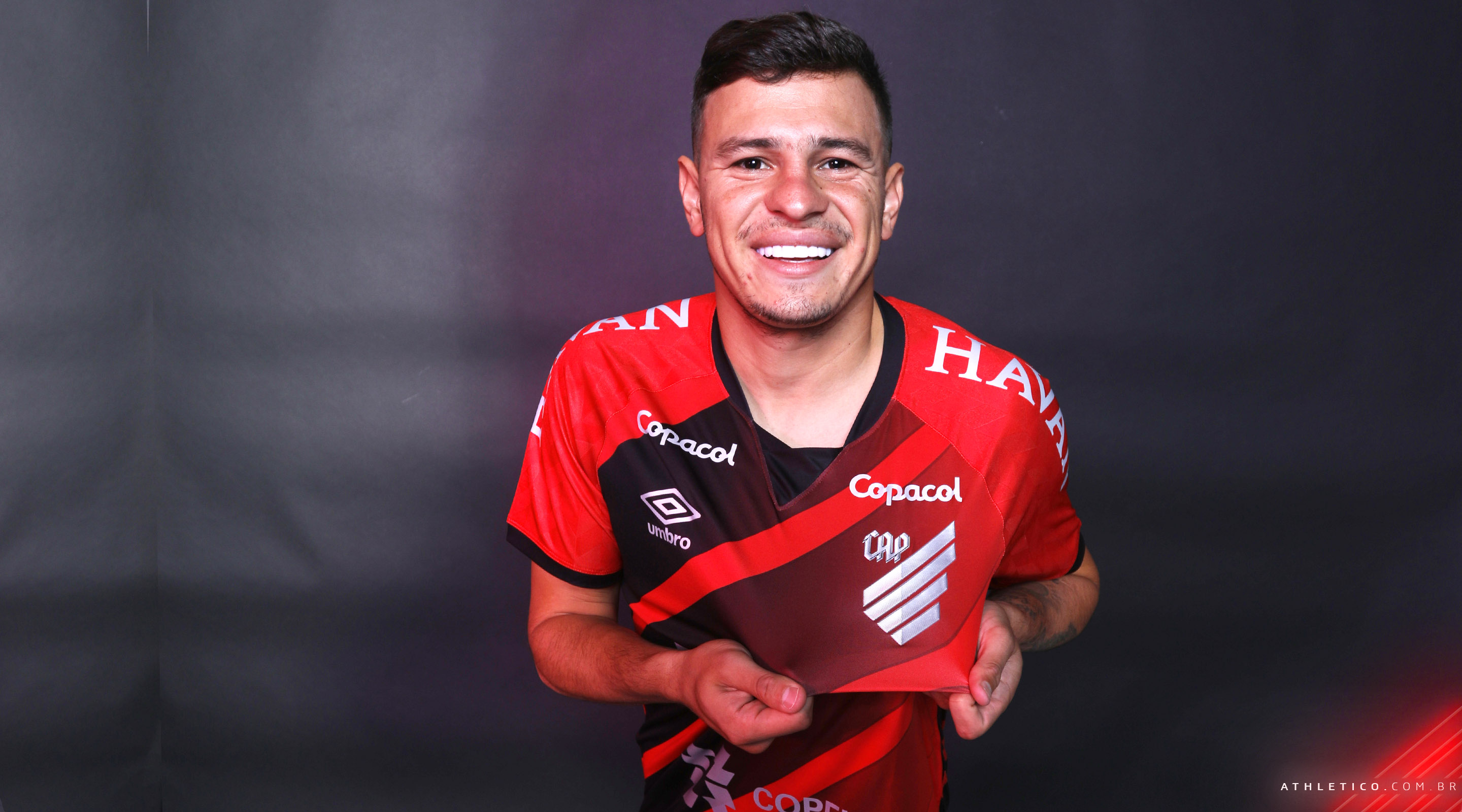 Athletico anuncia a contratação do volante Hugo Moura, do Flamengo